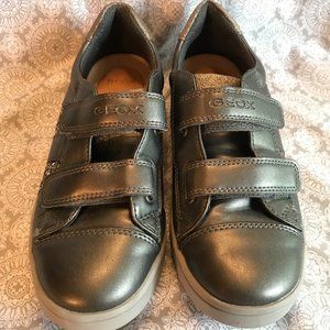 GEOX Respira  Leather Velcro Comfort Sneaker In Gunmetal Gray Size 5.5